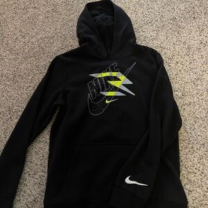 Boys Nike hoodie. Black size extra large.